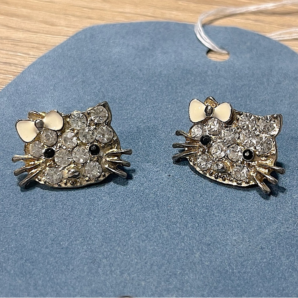 #061 Hello Kitty Stud Fashion Earrings. 0.5” x 0.6”
